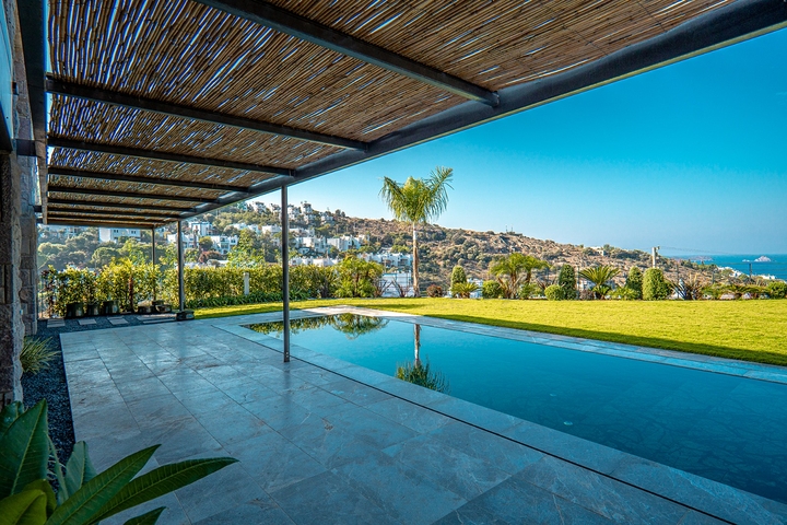 فلل بتصميم عصري أنيق مطلة على البحر في منطقة ياليكافاك