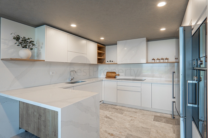 فلل بتصميم عصري أنيق مطلة على البحر في منطقة ياليكافاك