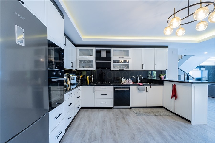 فيلا 3+1 مع إطلالة بانورامية في منطقة كارجيجاك