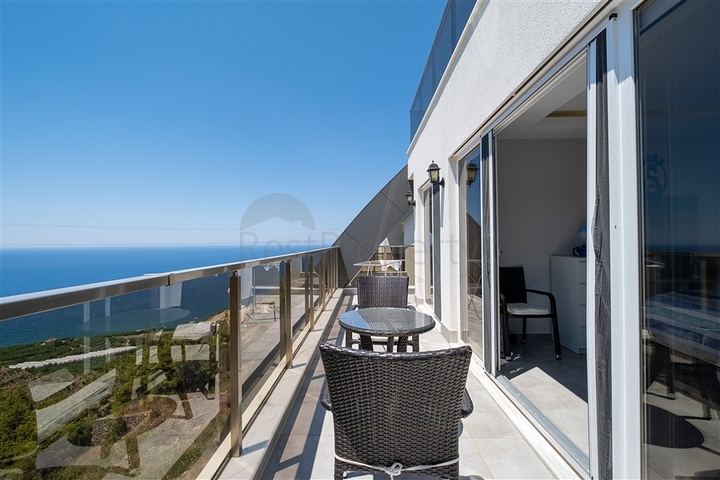 فيلا 3+1 مع إطلالة بانورامية في منطقة كارجيجاك