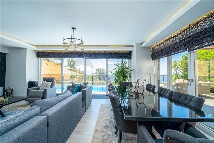 فيلا 3+1 مع إطلالة بانورامية في منطقة كارجيجاك