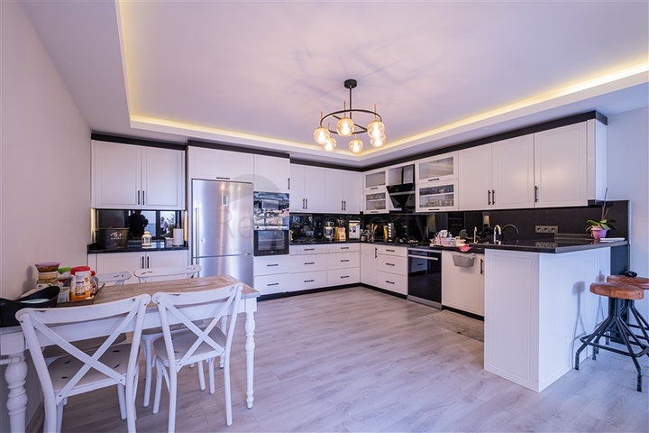 فيلا 3+1 مع إطلالة بانورامية في منطقة كارجيجاك