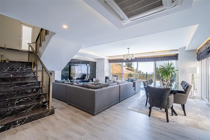 فيلا 3+1 مع إطلالة بانورامية في منطقة كارجيجاك