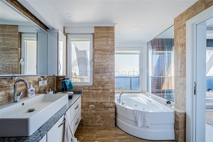 فيلا 3+1 مع إطلالة بانورامية في منطقة كارجيجاك