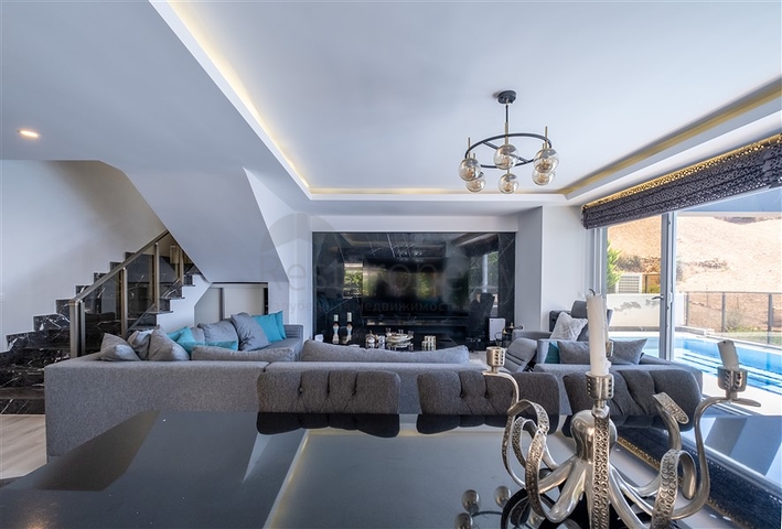 فيلا 3+1 مع إطلالة بانورامية في منطقة كارجيجاك