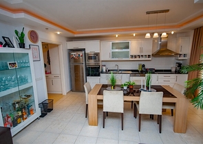 4 + 1 بنتهاوس في منطقة أوبا