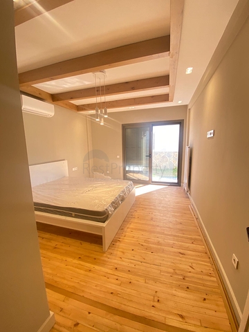 فيلا منفصلة 4 + 1 تطل على البحر والمدينة في خليج بورداكشي ، بودروم