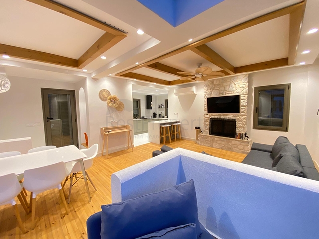 فيلا منفصلة 4 + 1 تطل على البحر والمدينة في خليج بورداكشي ، بودروم