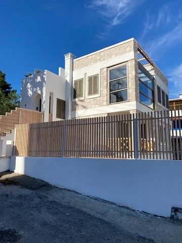 فيلا منفصلة 4 + 1 تطل على البحر والمدينة في خليج بورداكشي ، بودروم