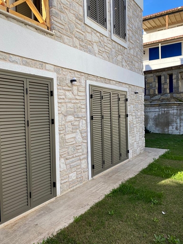 فيلا منفصلة 4 + 1 تطل على البحر والمدينة في خليج بورداكشي ، بودروم