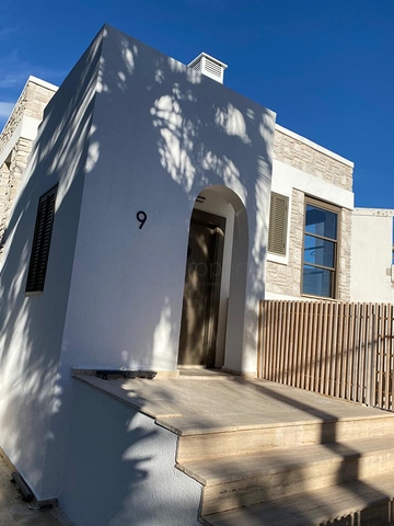 فيلا منفصلة 4 + 1 تطل على البحر والمدينة في خليج بورداكشي ، بودروم