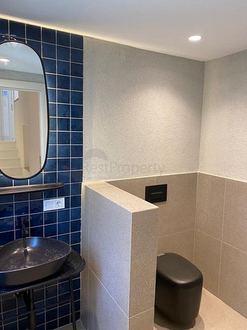 فيلا منفصلة 4 + 1 تطل على البحر والمدينة في خليج بورداكشي ، بودروم