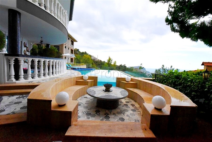 فيلا مفروشة مع مناظر بانورامية في وسط ألانيا