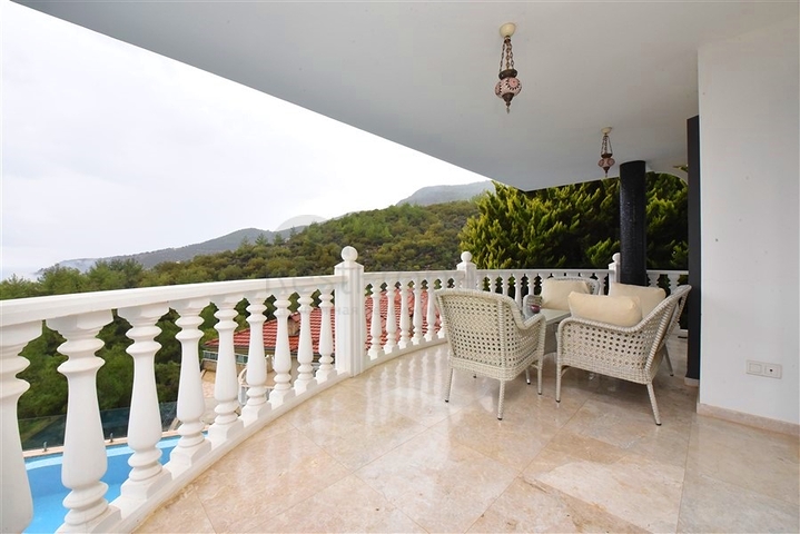 فيلا مفروشة مع مناظر بانورامية في وسط ألانيا