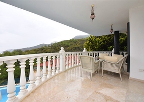 فيلا مفروشة مع مناظر بانورامية في وسط ألانيا