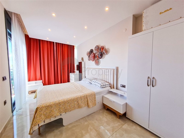 شقة 1+1 على الخط الأول في حي محمودلار 