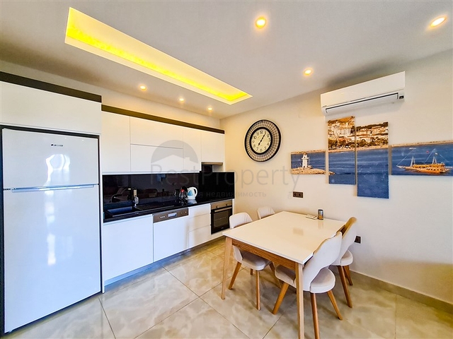 شقة 1+1 على الخط الأول في حي محمودلار 