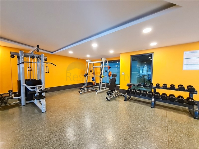 شقة 1+1 على الخط الأول في حي محمودلار 