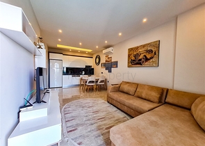 شقة 1+1 على الخط الأول في حي محمودلار 