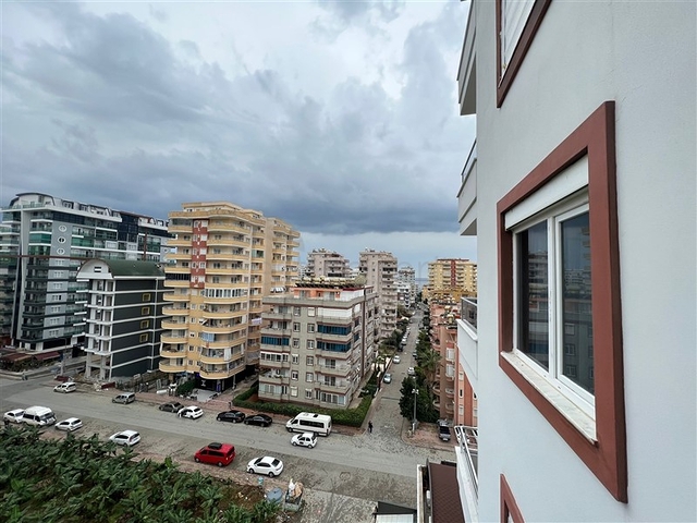 شقة من غرفتي نوم 450 متر من البحر 