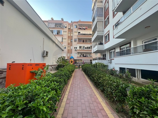 شقة من غرفتي نوم 450 متر من البحر 