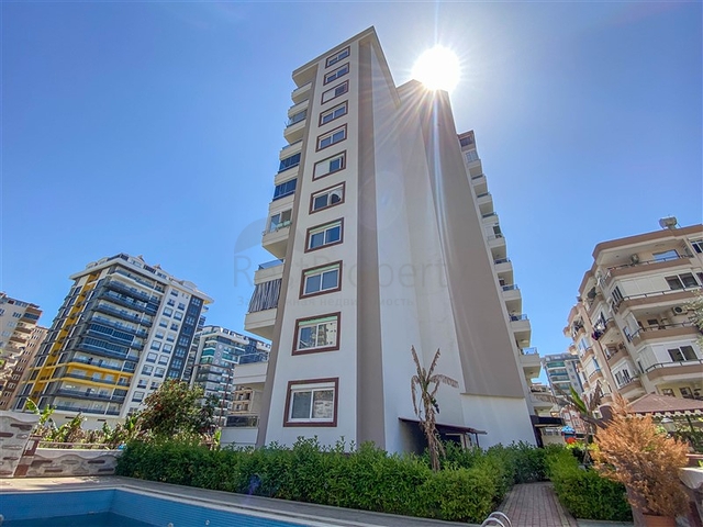 شقة من غرفتي نوم 450 متر من البحر 