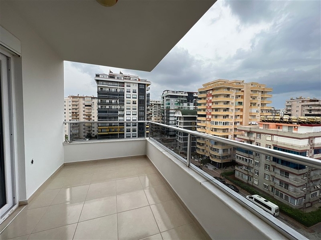 شقة من غرفتي نوم 450 متر من البحر 