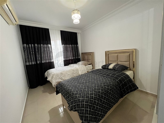 شقة من غرفتي نوم 450 متر من البحر 