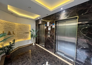 شقة من غرفتي نوم 450 متر من البحر 