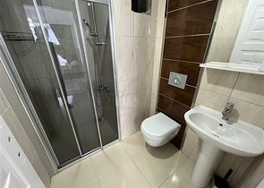 شقة من غرفتي نوم 450 متر من البحر 