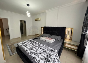 شقة من غرفتي نوم 450 متر من البحر 