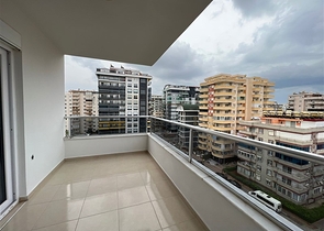 شقة من غرفتي نوم 450 متر من البحر 