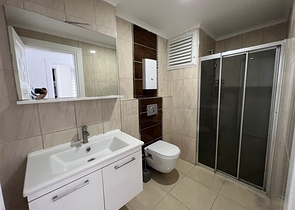 شقة من غرفتي نوم 450 متر من البحر 