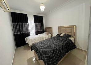 شقة من غرفتي نوم 450 متر من البحر 