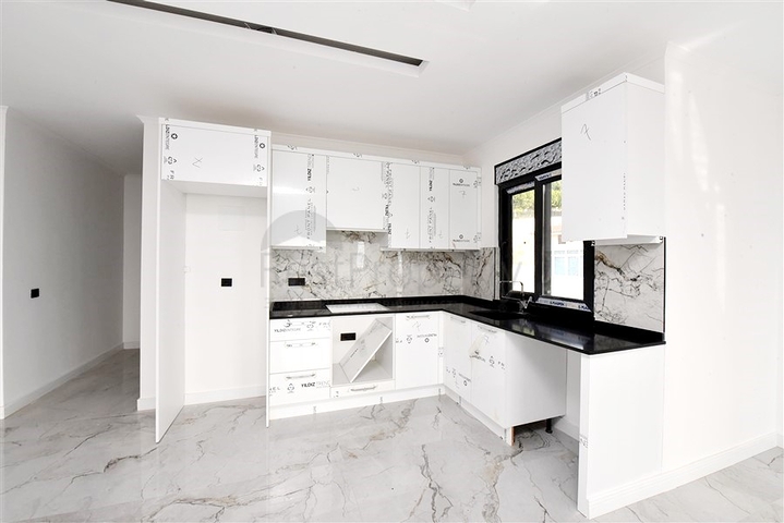 شقة 3+1 في مجمع جديد مطل على البحر وقلعة ألانيا