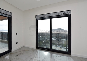 شقة 3+1 في مجمع جديد مطل على البحر وقلعة ألانيا