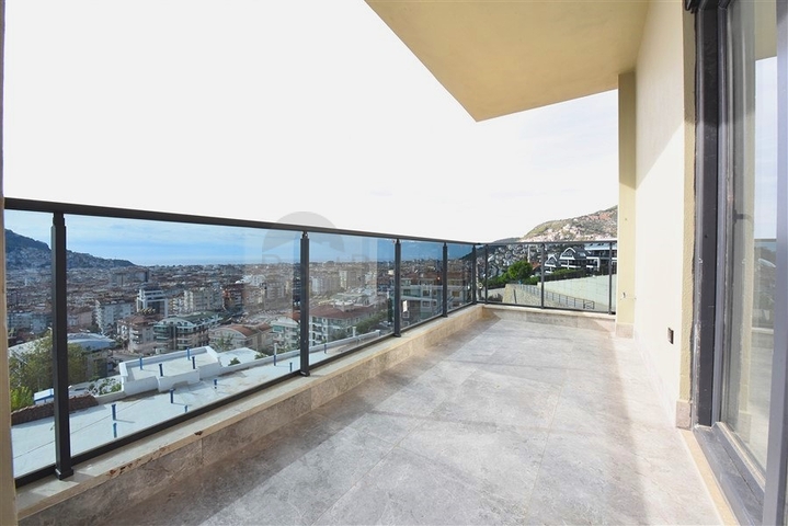 شقة من غرفتي نوم مع إطلالات بانورامية خلابة على البحر