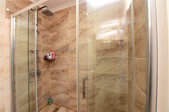 شقة كبيرة 1 + 1 في مجمع حديث في منطقة كيستل