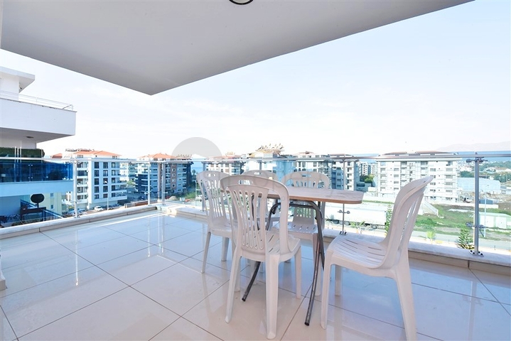 شقة كبيرة 1 + 1 في مجمع حديث في منطقة كيستل