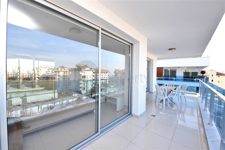 شقة كبيرة 1 + 1 في مجمع حديث في منطقة كيستل