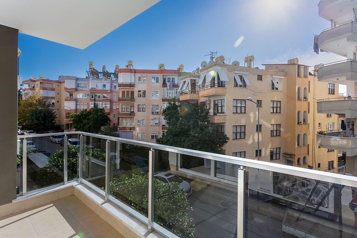 شقة 1+1 في وسط ألانيا