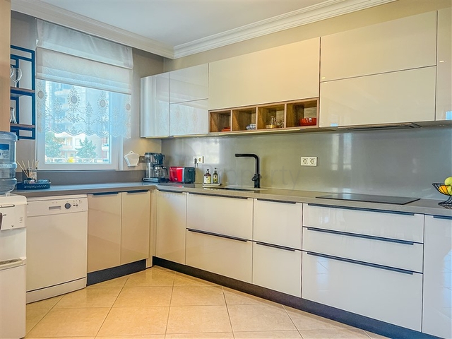 شقة فسيحة 2 + 1 مع تراس كبير 