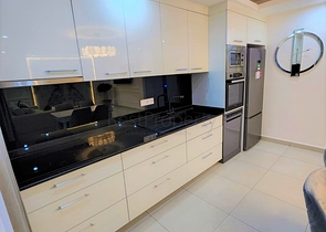 شقة انيقة ضمن مجمع فاخر -تصميم 1+1 مفروشة -في اوبا / الانيا 