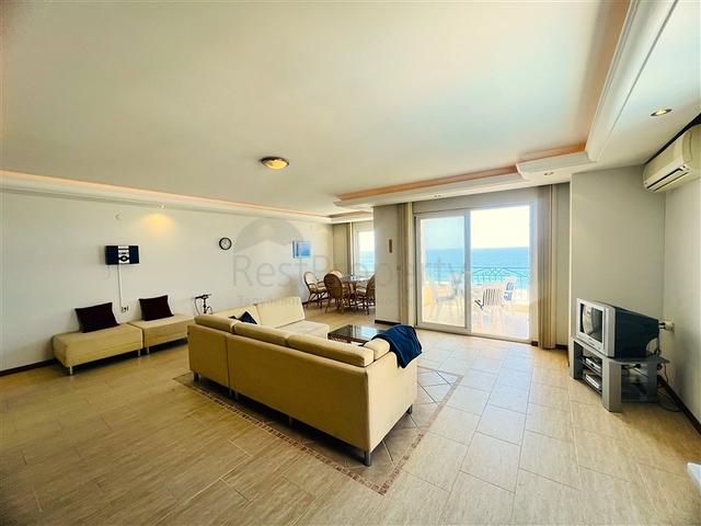 شقة 3+1 مع إطلالة لا تشوبها شائبة على البحر الأبيض المتوسط