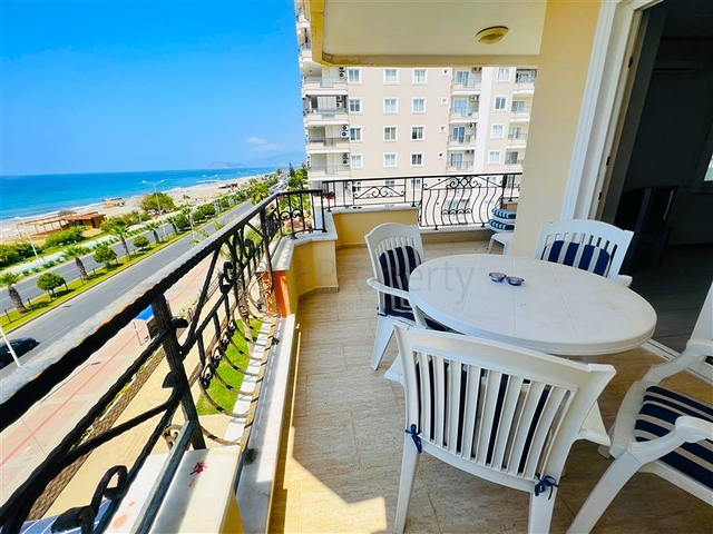 شقة 3+1 مع إطلالة لا تشوبها شائبة على البحر الأبيض المتوسط