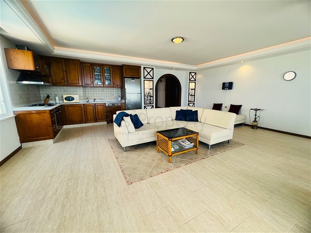 شقة 3+1 مع إطلالة لا تشوبها شائبة على البحر الأبيض المتوسط