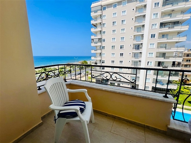 شقة 3+1 مع إطلالة لا تشوبها شائبة على البحر الأبيض المتوسط