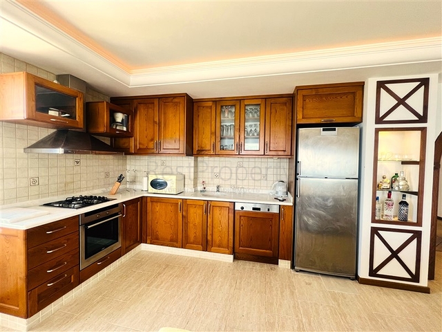 شقة 3+1 مع إطلالة لا تشوبها شائبة على البحر الأبيض المتوسط