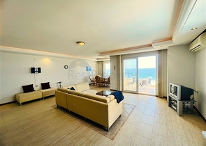 شقة 3+1 مع إطلالة لا تشوبها شائبة على البحر الأبيض المتوسط