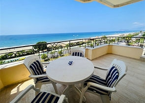 شقة 3+1 مع إطلالة لا تشوبها شائبة على البحر الأبيض المتوسط